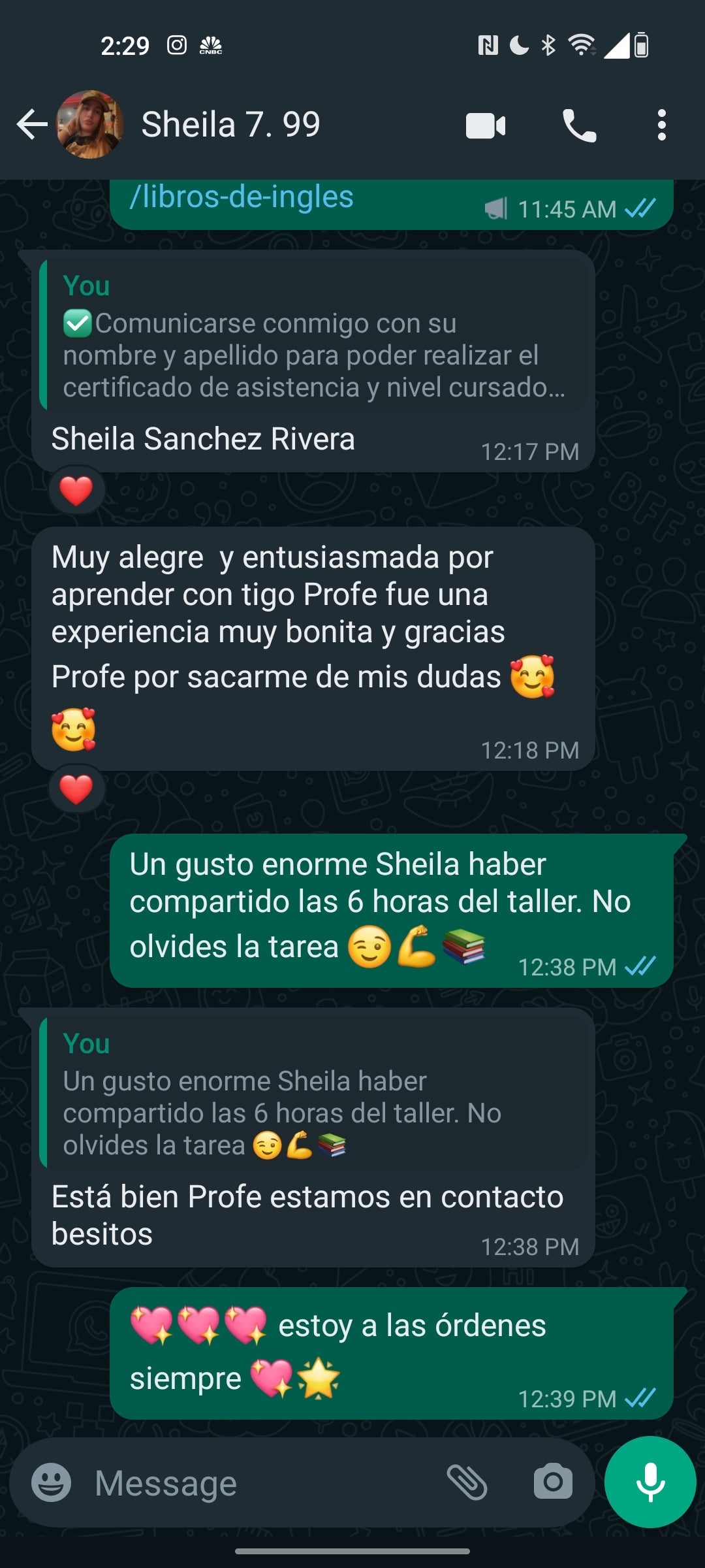 Estudiante muy feliz con el taller de aprendizaje de 6 horas